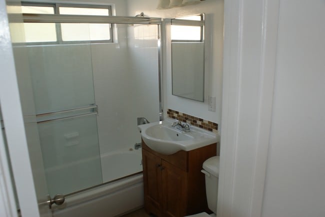 Bathroom - 642 Huntley Dr
