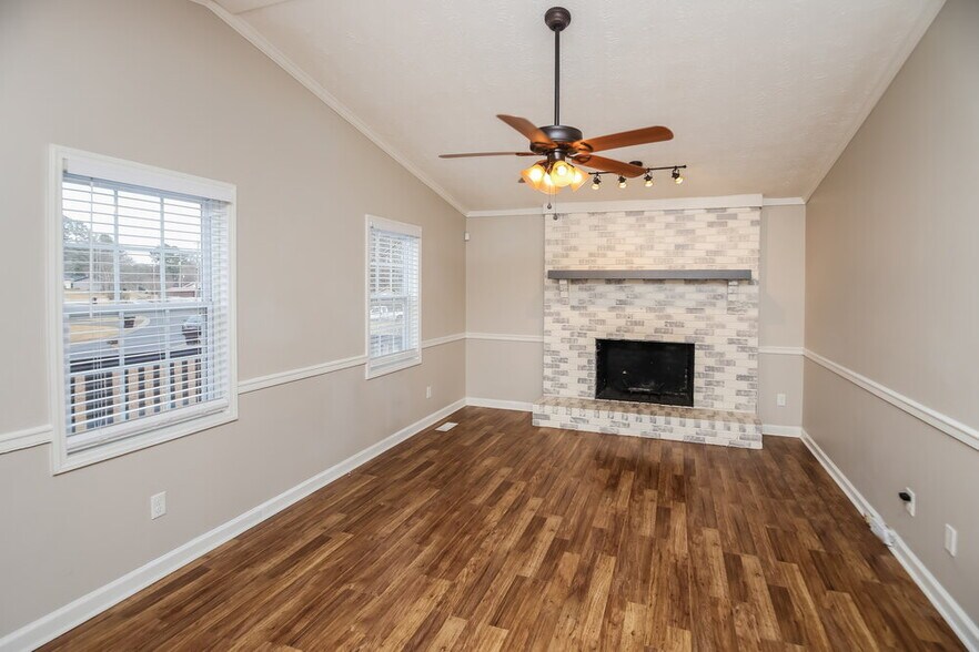 Building Photo - 3455 Stallion Ct