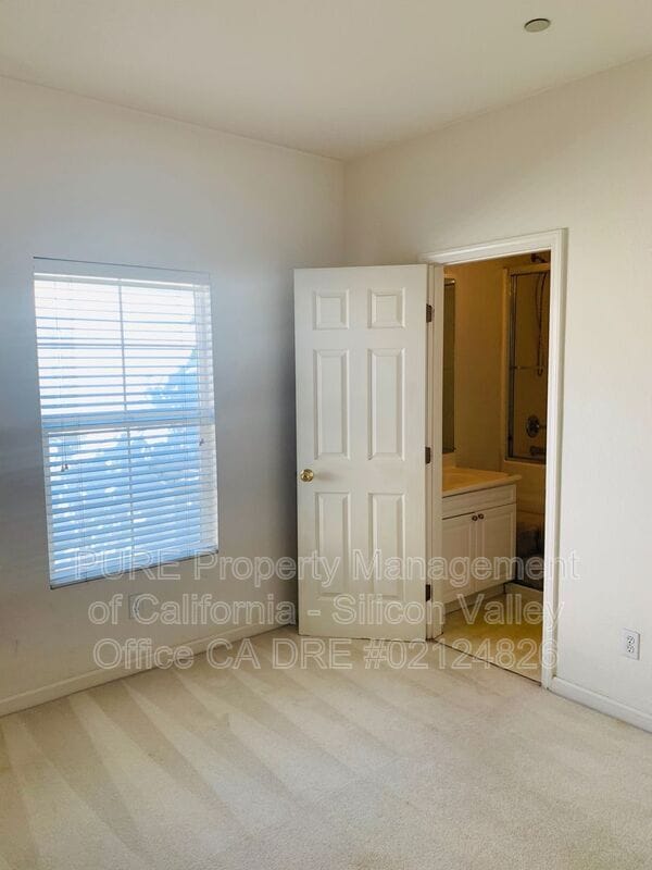 Building Photo - 886 Fire Walk