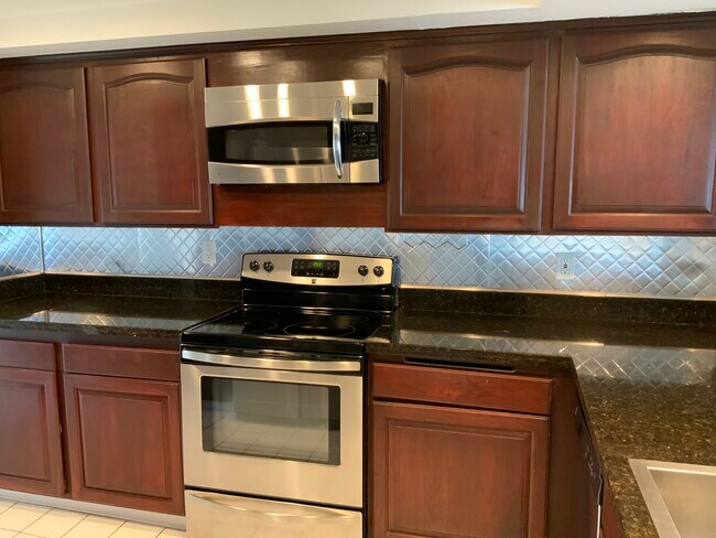 Building Photo - 135 S Sierra Ave