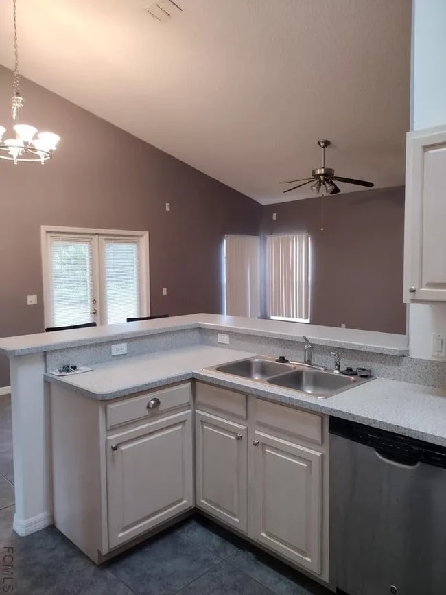 Building Photo - 12 Zorlou Ct