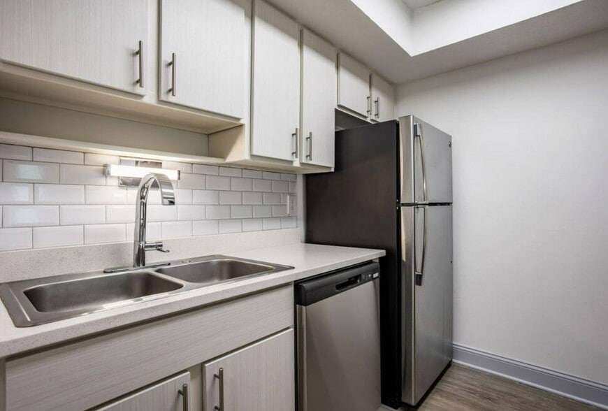 1x1 Renovated Kitchen - Nordica Bay
