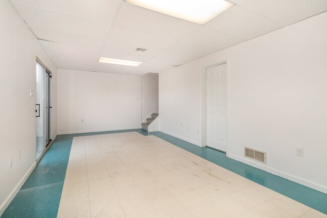 Building Photo - 6212 Spring Knoll Dr