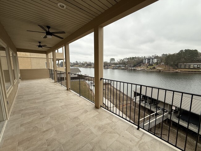 Building Photo - 225 Lookout Point