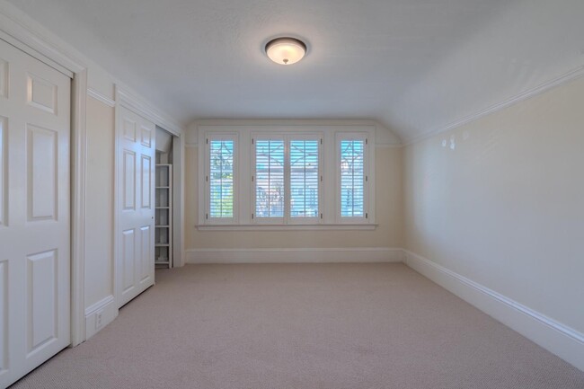 Building Photo - 364 Cypress Ave