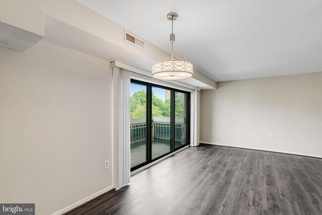 Building Photo - 6139 Leesburg Pike
