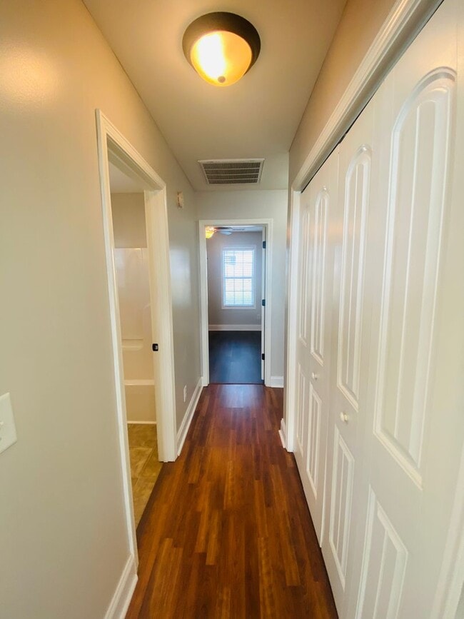 Building Photo - 106 Gayla Ct