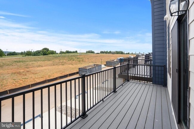 Building Photo - 463 Tiller St