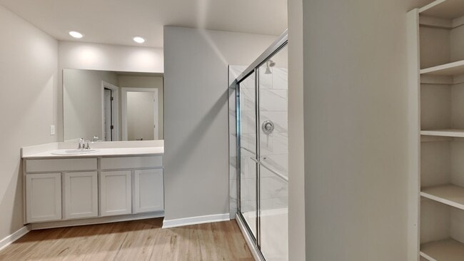 Building Photo - Beautiful Brand New 4 Bedroom Home in Mustang Schools