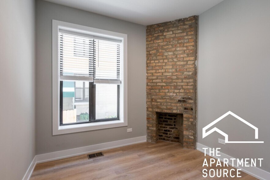 Building Photo - 438 W Belden Ave