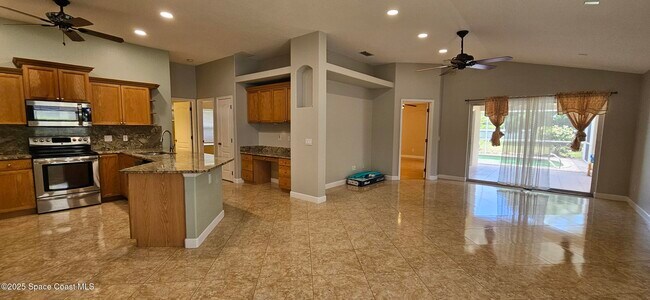 Building Photo - 4951 Somerville Dr