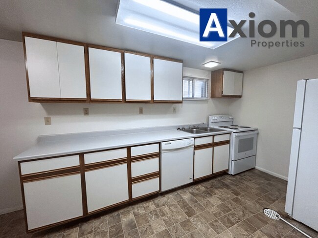 Building Photo - 1005 1/2 Park Lane-