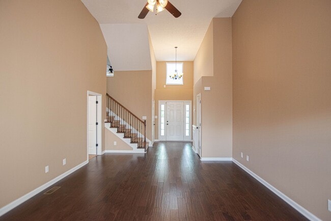 Building Photo - Pet Friendly Three Bedroom with Bonus!