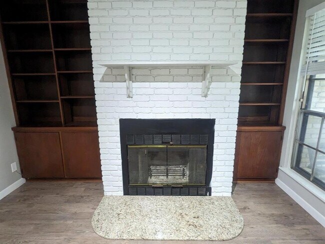Building Photo - 605 Kentshire Cir