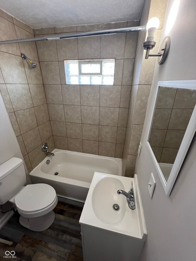 Building Photo - 3249 N Kenwood Ave