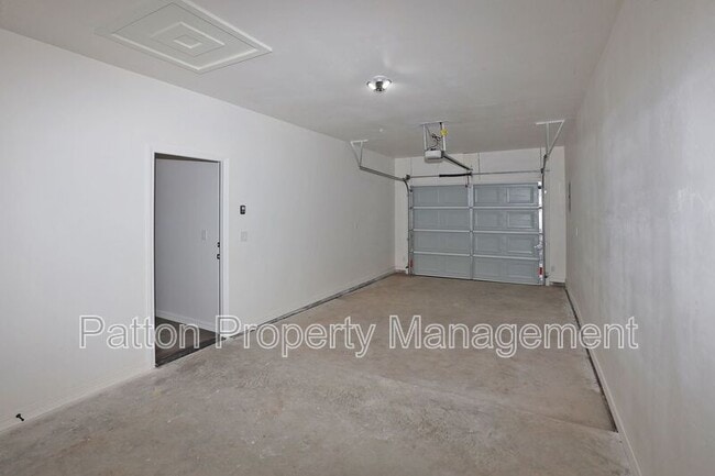 Building Photo - 13771 Periwinkle Dr