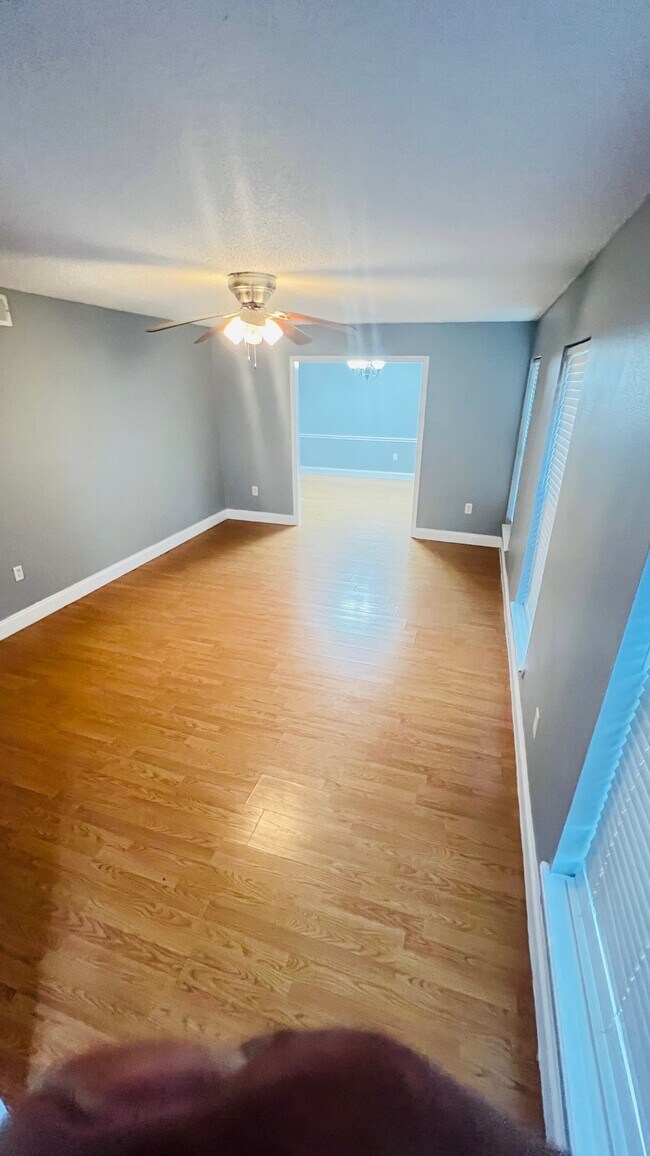 Building Photo - 888 Legion Dr