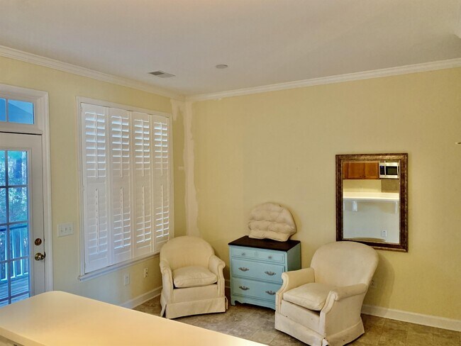 Building Photo - 3648 Billings St