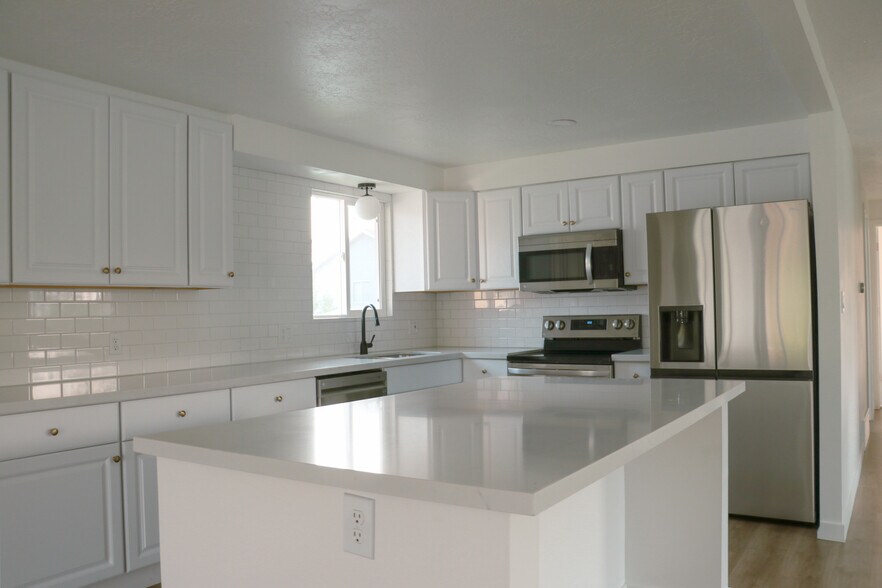 Building Photo - 1108 E 500 N