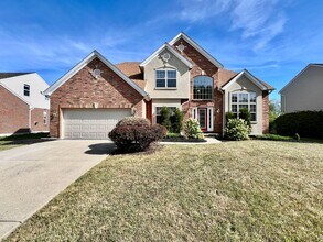 Building Photo - Large executive home in pool community Mas...