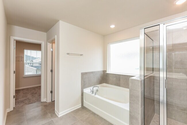 Building Photo - 5915 Green Ash Ct