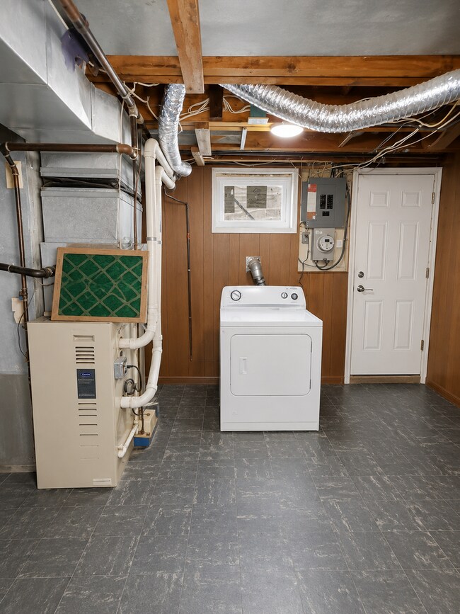 Building Photo - Spacious Dundalk Home with Finished Basement & Fireplace