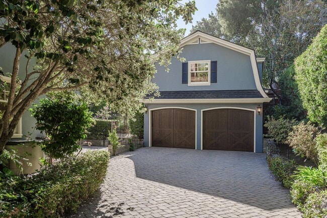 Building Photo - 719 W Poplar Ave