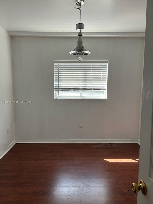 Building Photo - 928 SW 3rd St