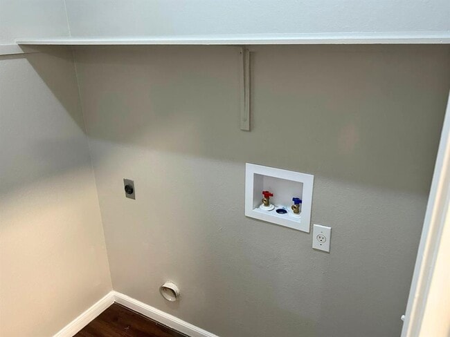 Building Photo - 1503 Cedar Park Dr