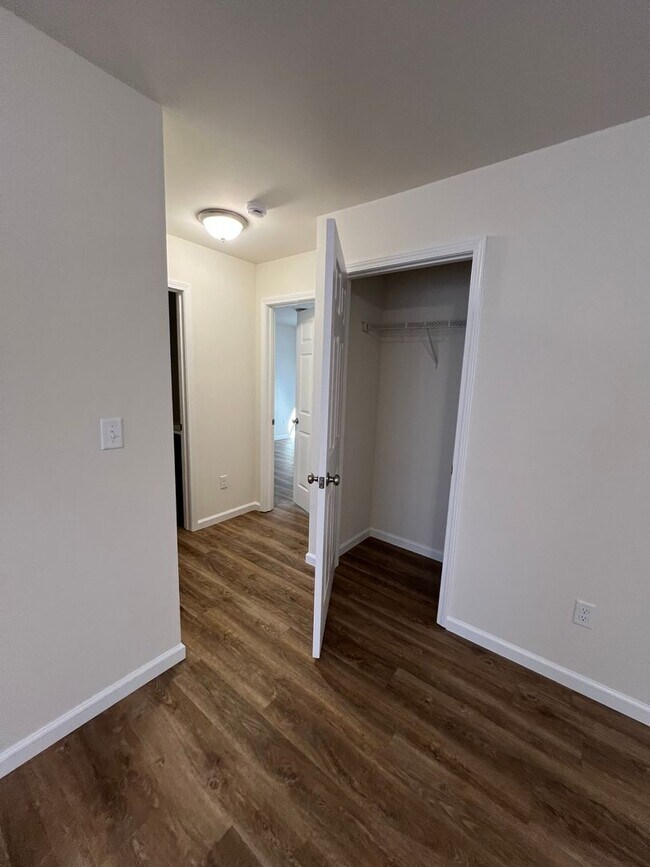 Building Photo - NEW 3 bed/2 bath with 1 car garage for lea...