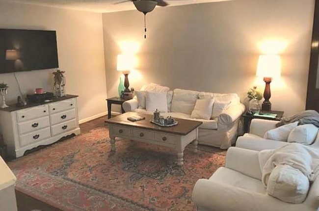 Building Photo - 1080 Maple Cir