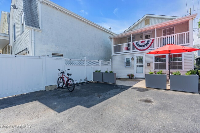 Building Photo - 509 8th Ave