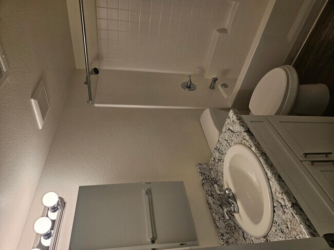 Building Photo - 1241 E Cinnabar Ave