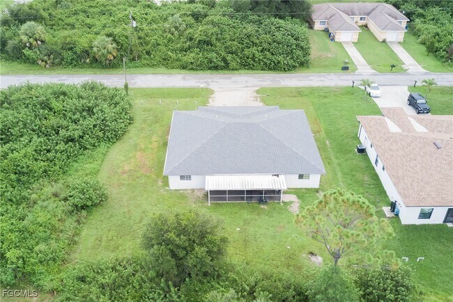 Building Photo - 704 Ichabod Ave