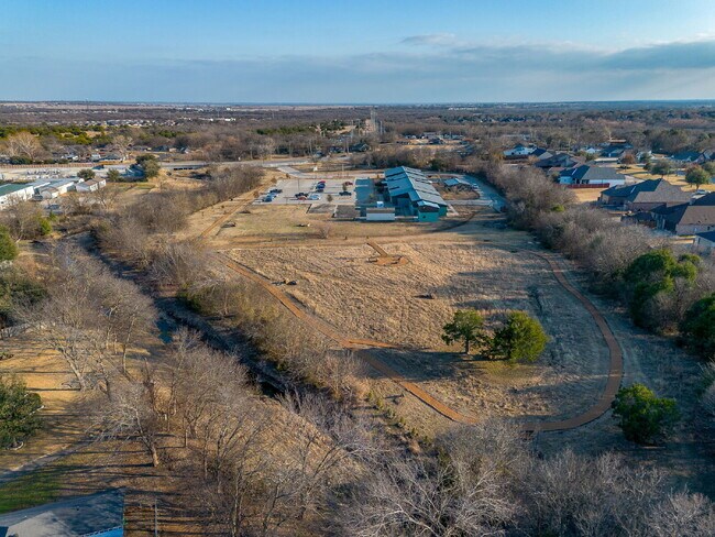 Building Photo - Charming 3 Bed 2 bath with Scenic Views, on quiet cul-de-sac in Cleburne!