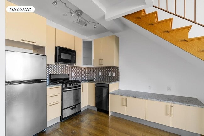Building Photo - 230 16th St