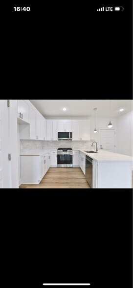Building Photo - 8220 Bonaire St