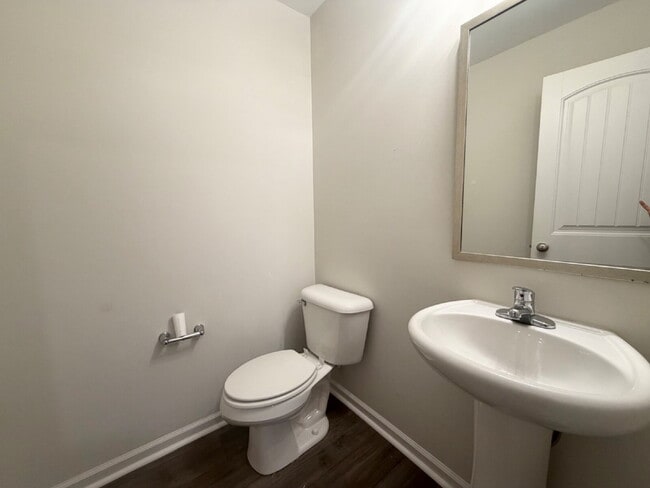 Building Photo - Four Bedroom Home in Heritage New Riverside!