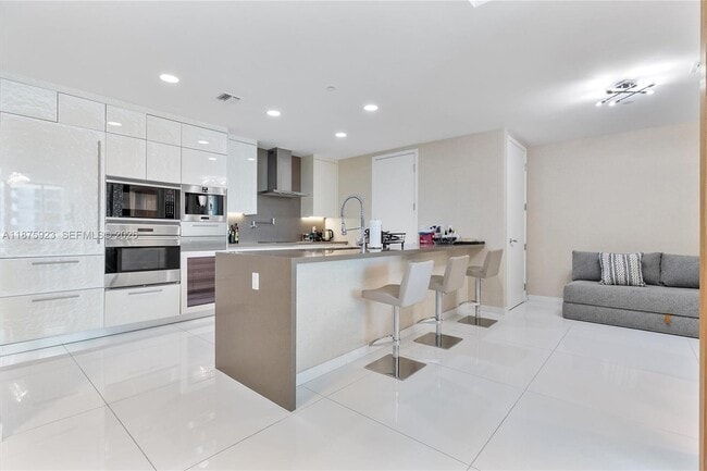 Building Photo - 17475 Collins Ave