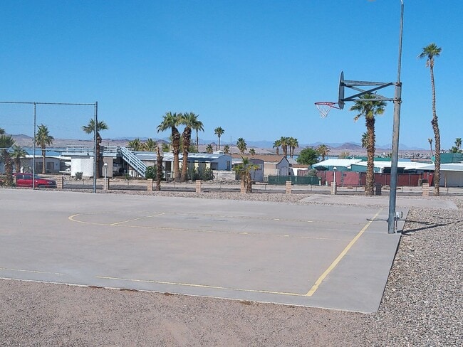 Building Photo - WInter Rental Oct to April 2026
