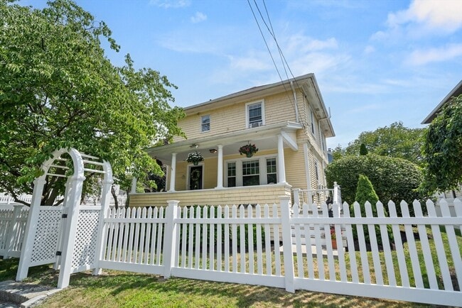 Building Photo - 196 Waverly Rd