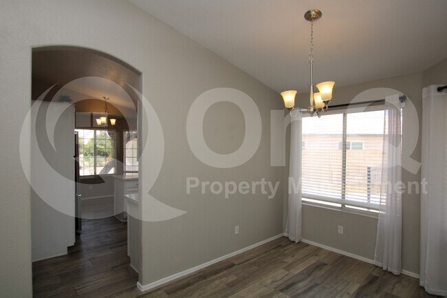 Building Photo - 545 S Ash St