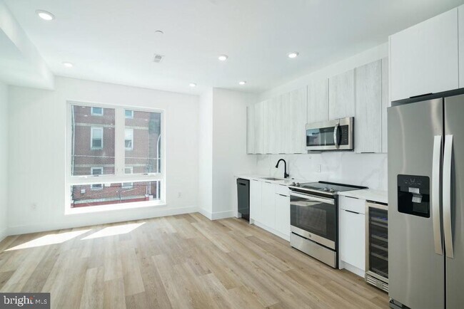 Building Photo - 930 N 2nd St