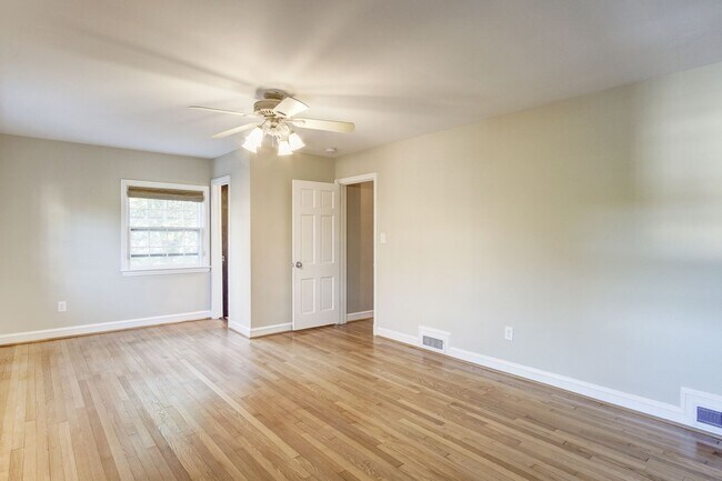 Building Photo - Updated 4 BD, 3.5 BA Stately Colonial on Kalmia RD in NW DC!!