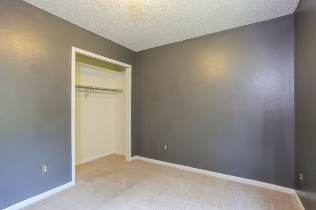 Building Photo - 824 Kimball Rd