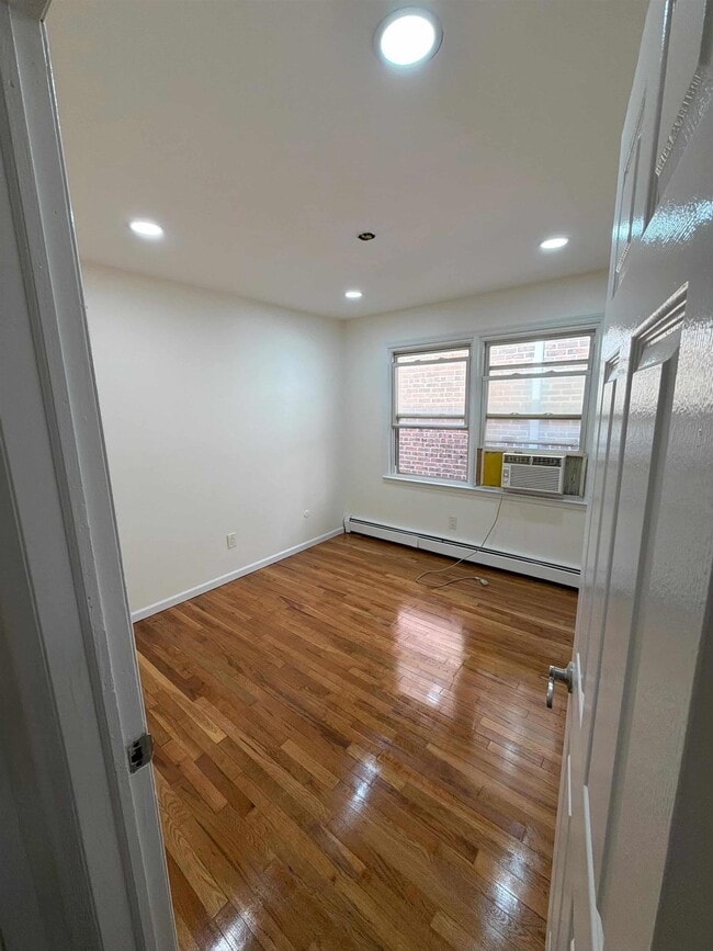 Building Photo - 293 Avenue C