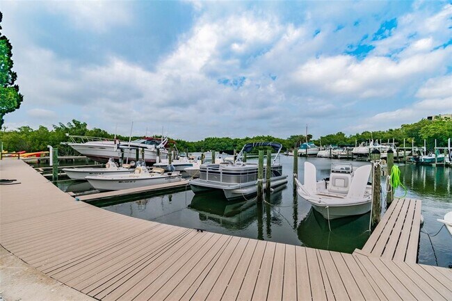 Building Photo - 2700 Cove Cay Dr