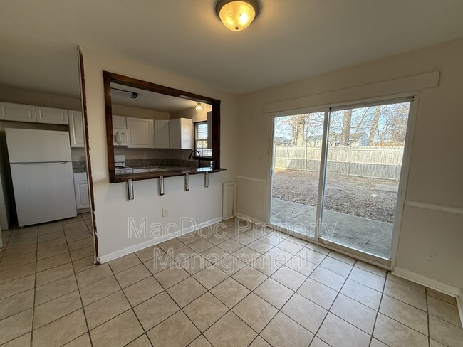 Building Photo - 733 Bellows Ave