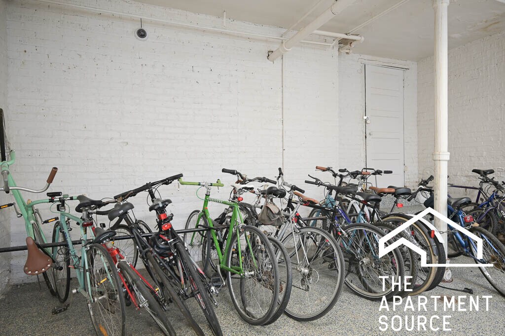 Building Photo - 2532 N Sawyer Ave