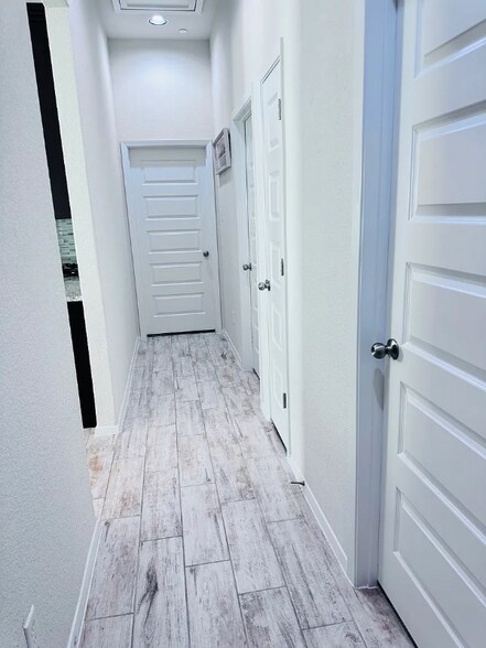 Building Photo - 2800 Joe Dimaggio Blvd